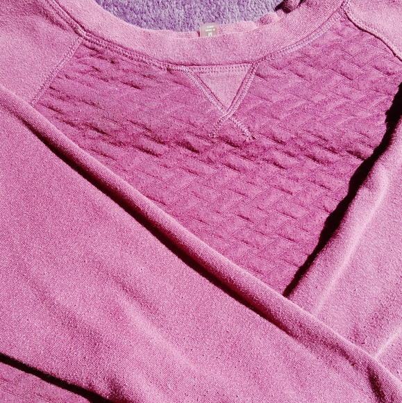 A croped long sleeve shirt - Picture 2 of 3